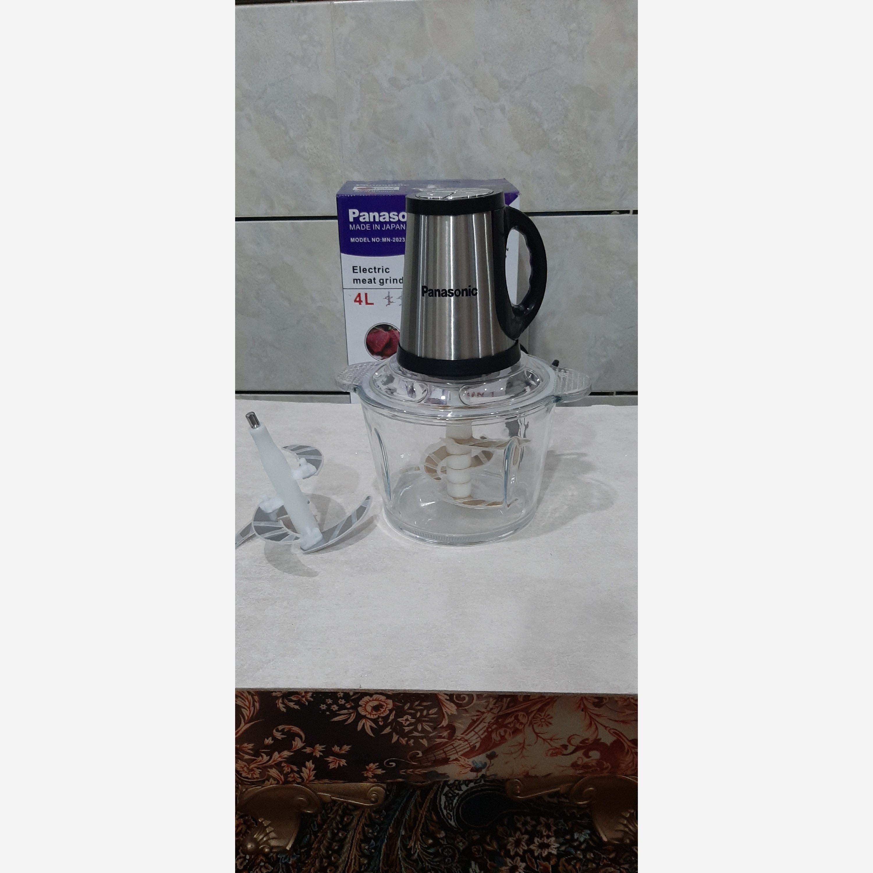 خوردکن 4 لیتری4000وات شیشه ای دارای 6 تیغه طلایی ودارای طیغه اضافه پاناسونیک هک شده